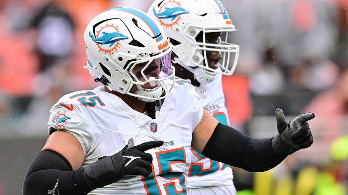 Dolphins’ Jaelan Phillips sarcastically bites his tongue on controversial call