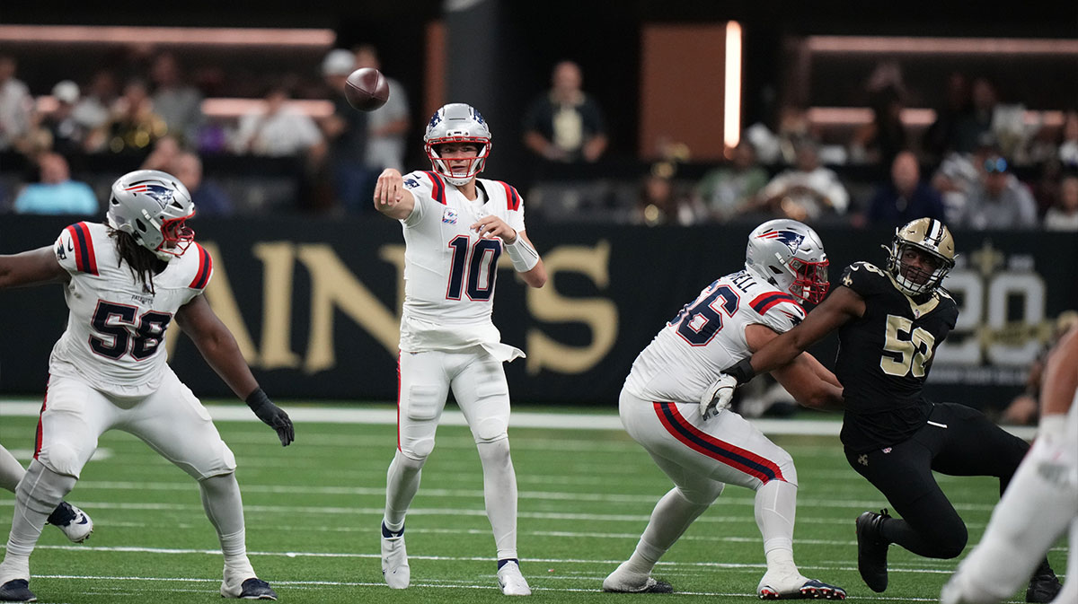 New England Patriots quarterback Drake Maye (10) throws downfield during the second half against the New Orleans Saints at Caesars Superdome.