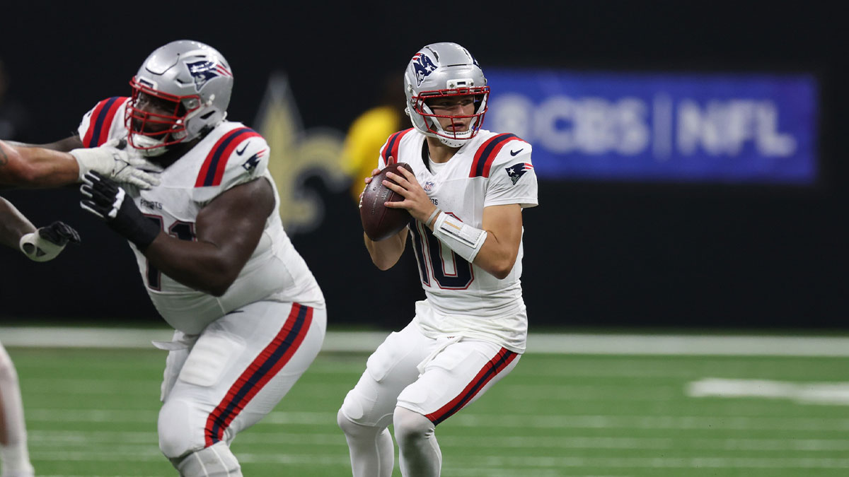 New England Patriots quarterback Drake Maye (10) throws downfield during the second quarter against the New Orleans Saints at Caesars Superdome.