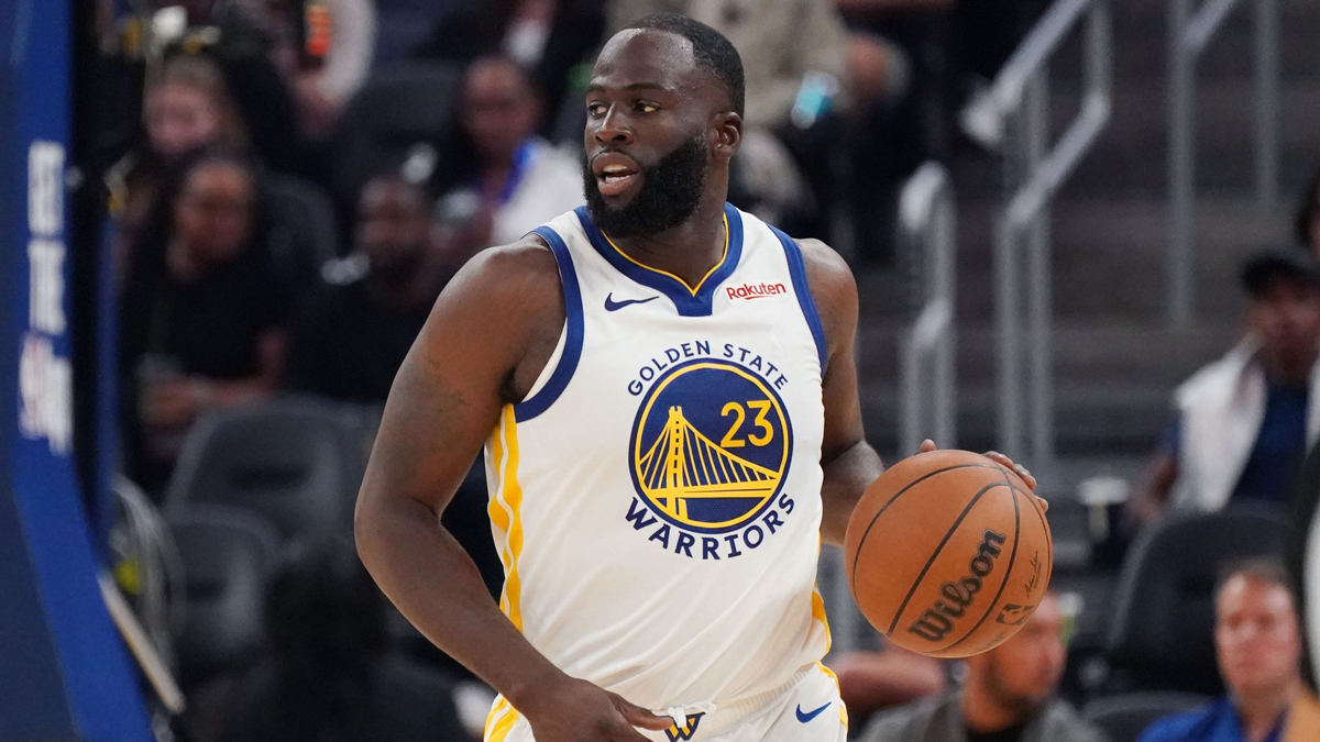 Golden State Warriors forward Draymond Green (23) dribbles upcourt against the Los Angeles Lakers in the second quarter at Chase Center.