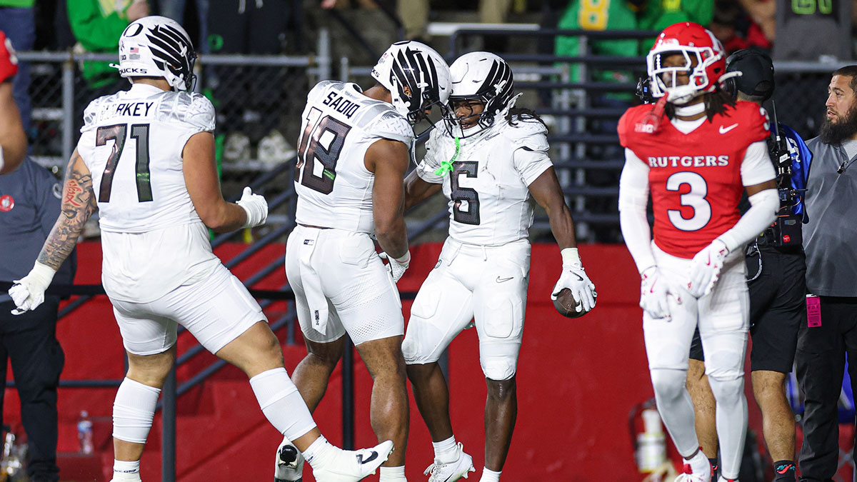Oregon Ducks running back Noah Whittington (6) celebrates after his rushing touchdown during the first half against the Rutgers Scarlet Knights at SHI Stadium.