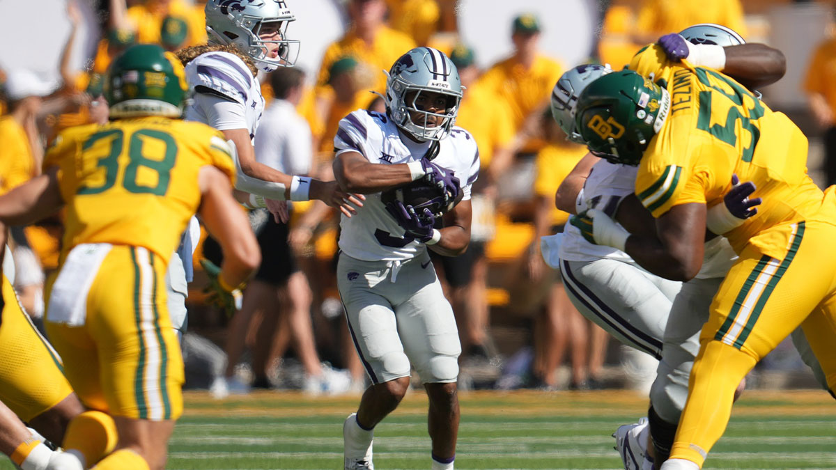 Kansas State Wildcats quarterback Avery Johnson (2) hands the ball to running back Dylan Edwards (3) against the Baylor Bears during the first half at McLane Stadium.