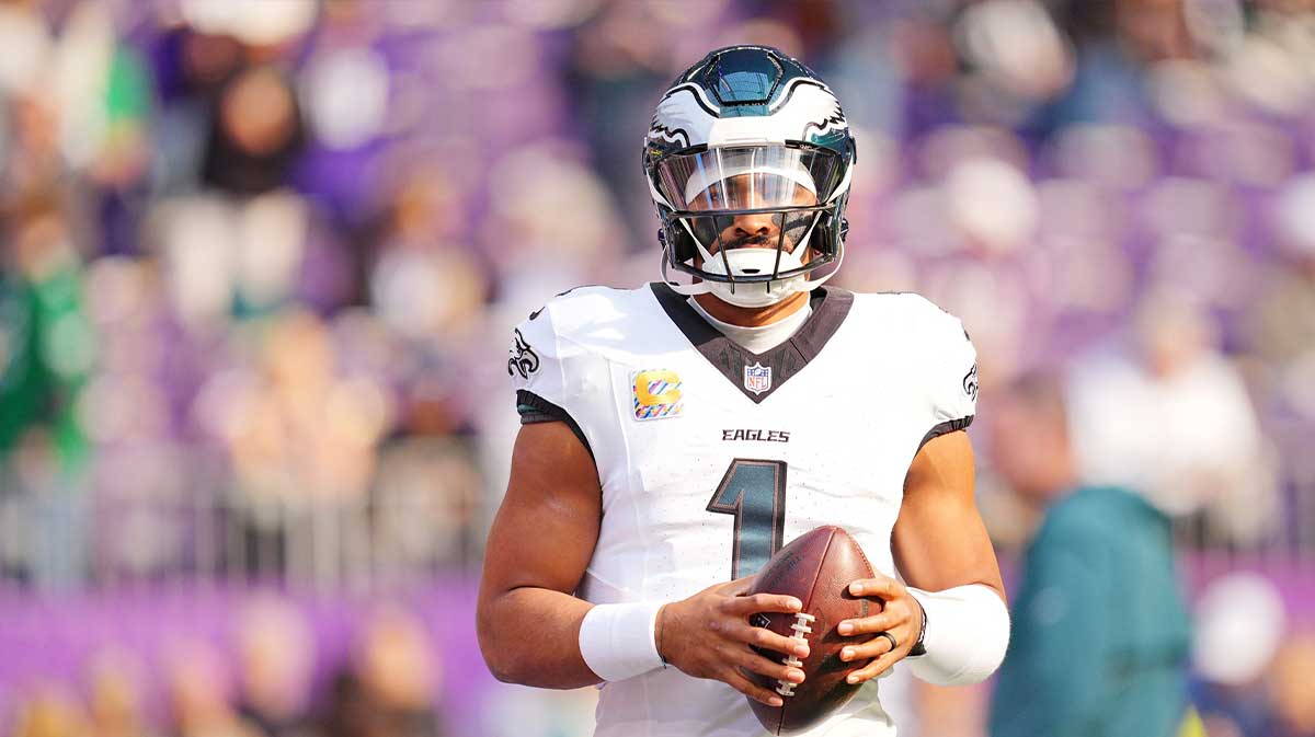Philadelphia Eagles quarterback Jalen Hurts (1) warms up before the game against the Minnesota Vikings at U.S. Bank Stadium.