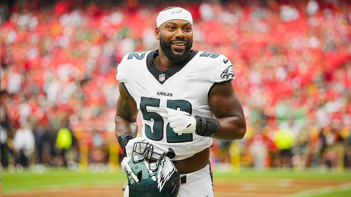 Philadelphia Eagles defensive end Za'Darius Smith (52) prior to a game against the Kansas City Chiefs at GEHA Field at Arrowhead Stadium.