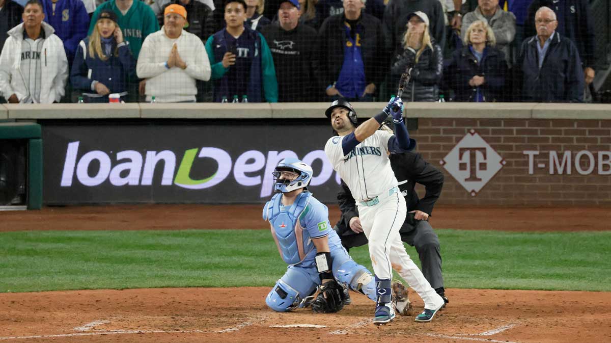 Seattle Mariners third baseman Eugenio Suarez (28) hits a grand slam against the Toronto Blue Jays in the eighth inning during game five of the ALCS round for the 2025 MLB playoffs at T-Mobile Park.
