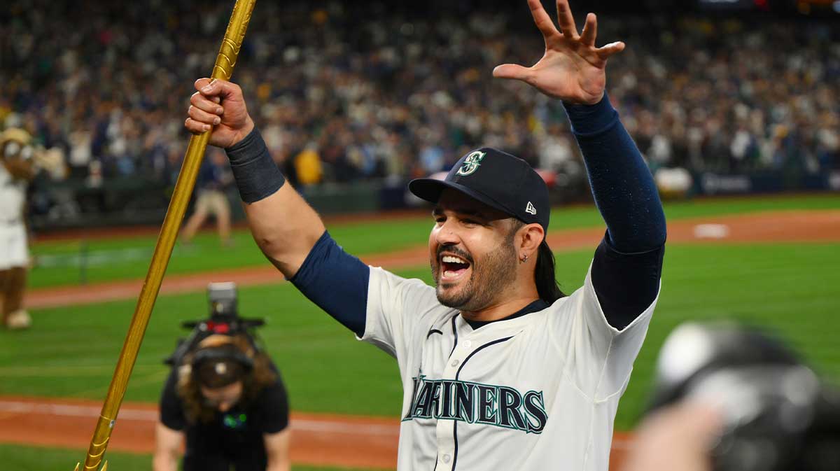 Seattle Mariners third baseman Eugenio Suarez (28) celebrates after winning game five of the ALCS round for the 2025 MLB playoffs against the Toronto Blue Jays at T-Mobile Park.