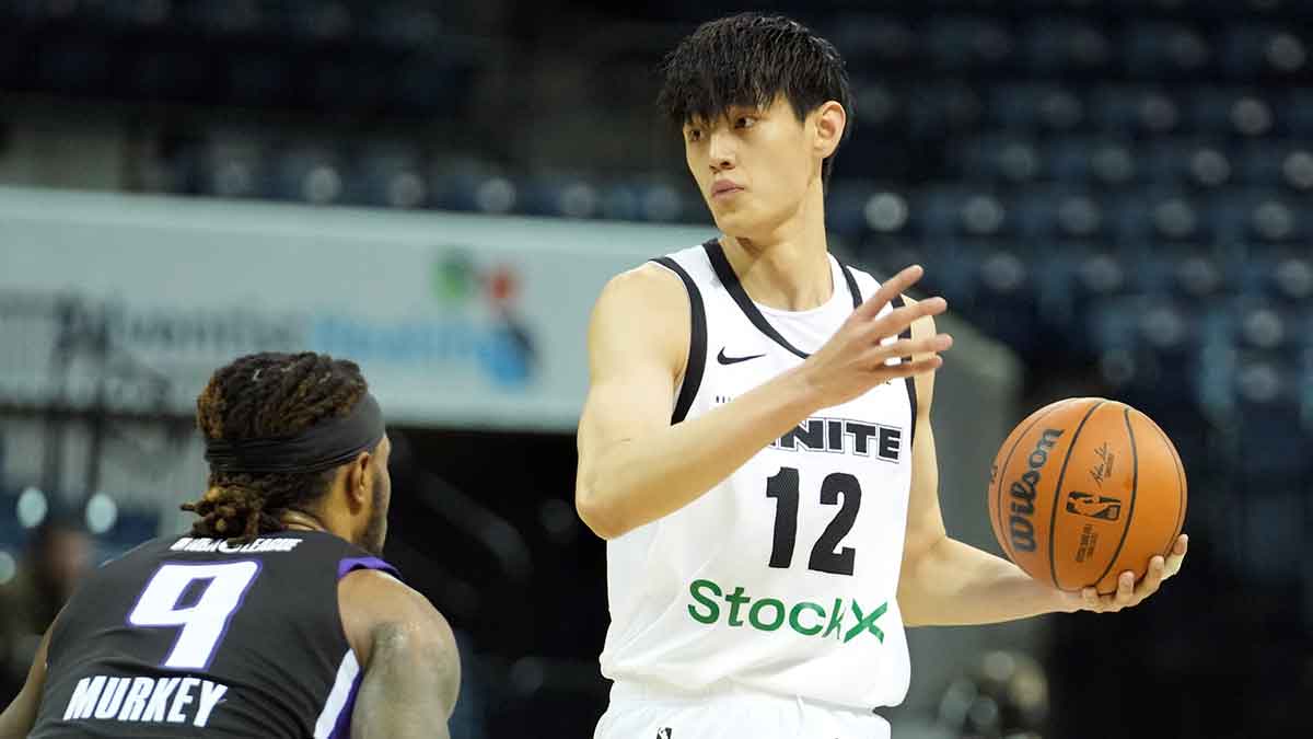 G League Ignite forward Fanbo Zeng (12) handles the ball while being defended by Stockton Kings guard Ade Murkey (9) during the second quarter at Stockton Arena.