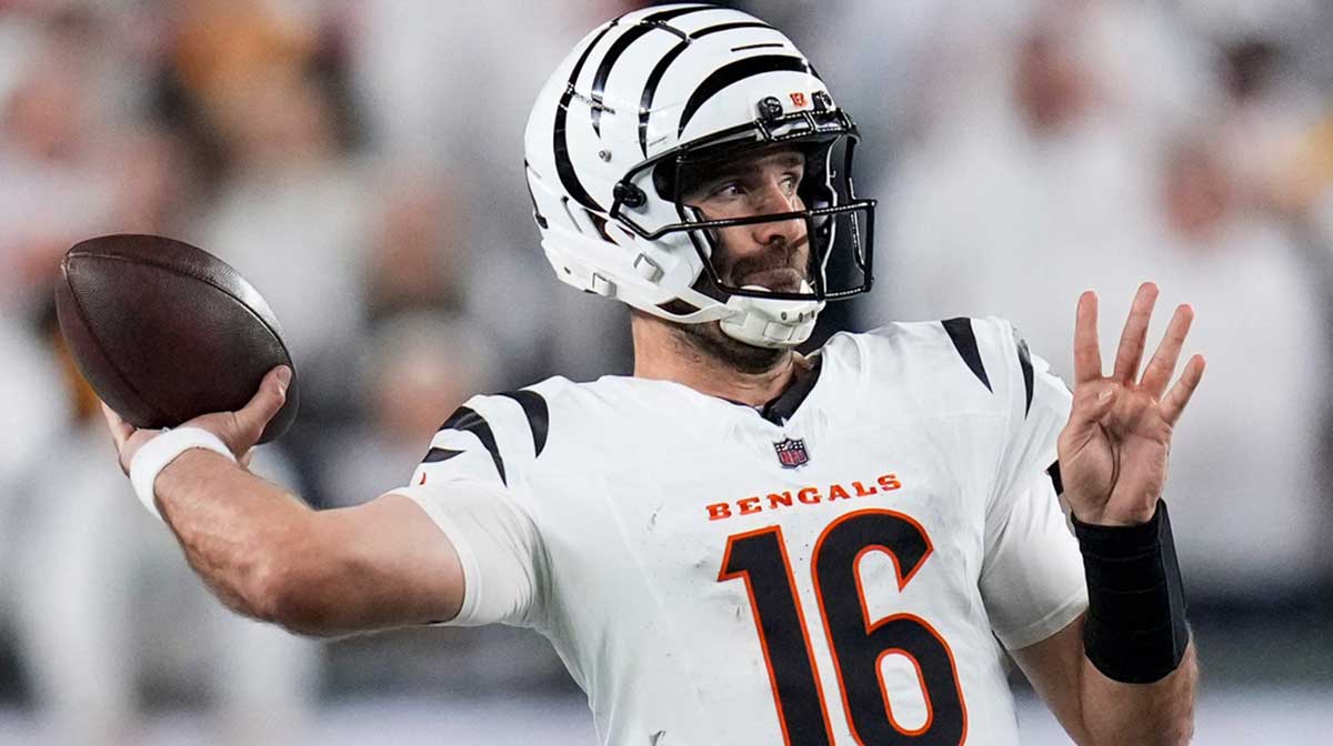 Cincinnati Bengals quarterback Joe Flacco (16) throws a pass in the fourth quarter of the NFL Week 7 game between the Cincinnati Bengals and the Pittsburgh Steelers at Paycor Stadium in downtown Cincinnati on Thursday, Oct. 16, 2025. The Bengals won, 33-31.