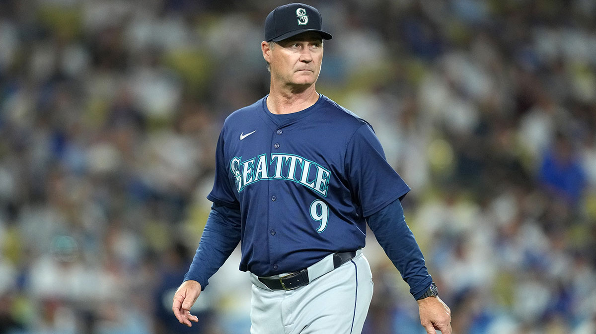 Seattle Mariners manager Scott Servais (9) reacts during the game against the Los Angeles Dodgers at Dodger Stadium.