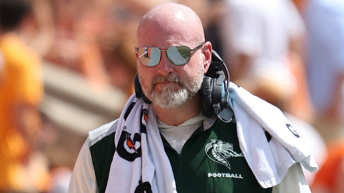 UAB Blazers head coach Trent Dilfer during the second quarter against the Tennessee Volunteers at Neyland Stadium.
