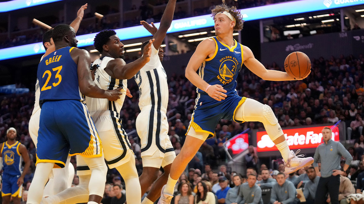 Golden State Warriors guard Brandin Podziemski (2) passes the ball against the Memphis Grizzlies in the third quarter at the Chase Center.