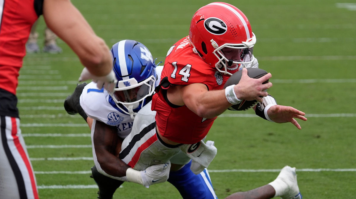 Georgia quarterback Gunner Stockton (14) dives for a touchdown during the first half of a NCAA college football game against Kentucky