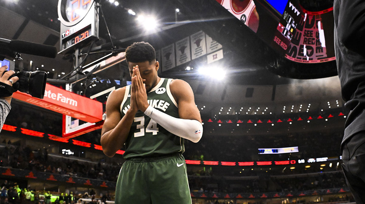 Milwaukee Bucks forward Giannis Antetokounmpo (34) prays before the first half against the Chicago Bulls at the United Center.