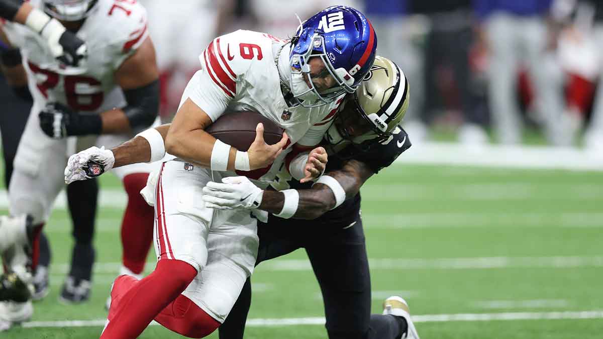 New York Giants quarterback Jaxson Dart (6) runs with the ball against the New Orleans Saints during the second half at Caesars Superdome.