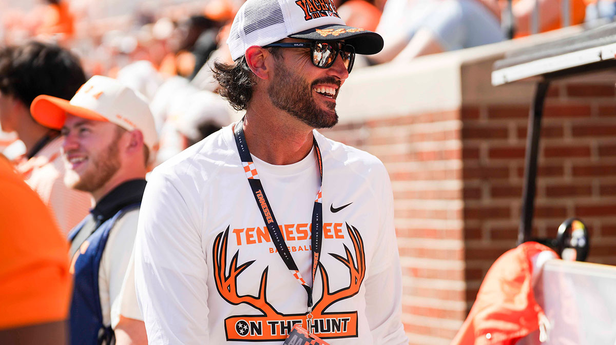 Tony Vitello joins the Giants as manager, becoming the first active college head coach from Tennessee baseball to jump directly to MLB.