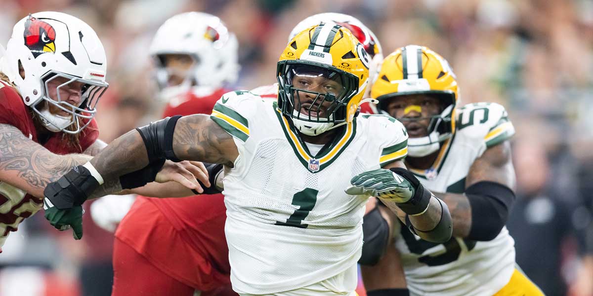 Green Bay Packers defensive lineman Micah Parsons (1) against the Arizona Cardinals at State Farm Stadium.