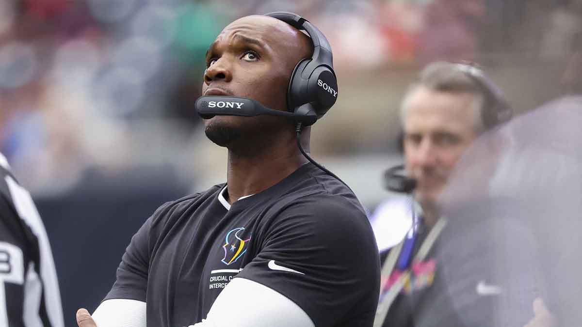 Texans’ DeMeco Ryans biting the bullet for dreadful offensive game vs. Seahawks