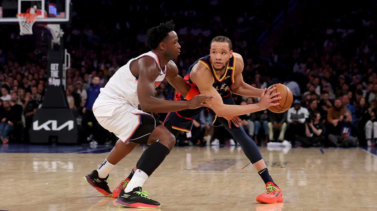 Golden State Warriors forward Kevin Knox II (31) controls the ball against New York Knicks forward OG Anunoby (8) during the second quarter at Madison Square Garden.