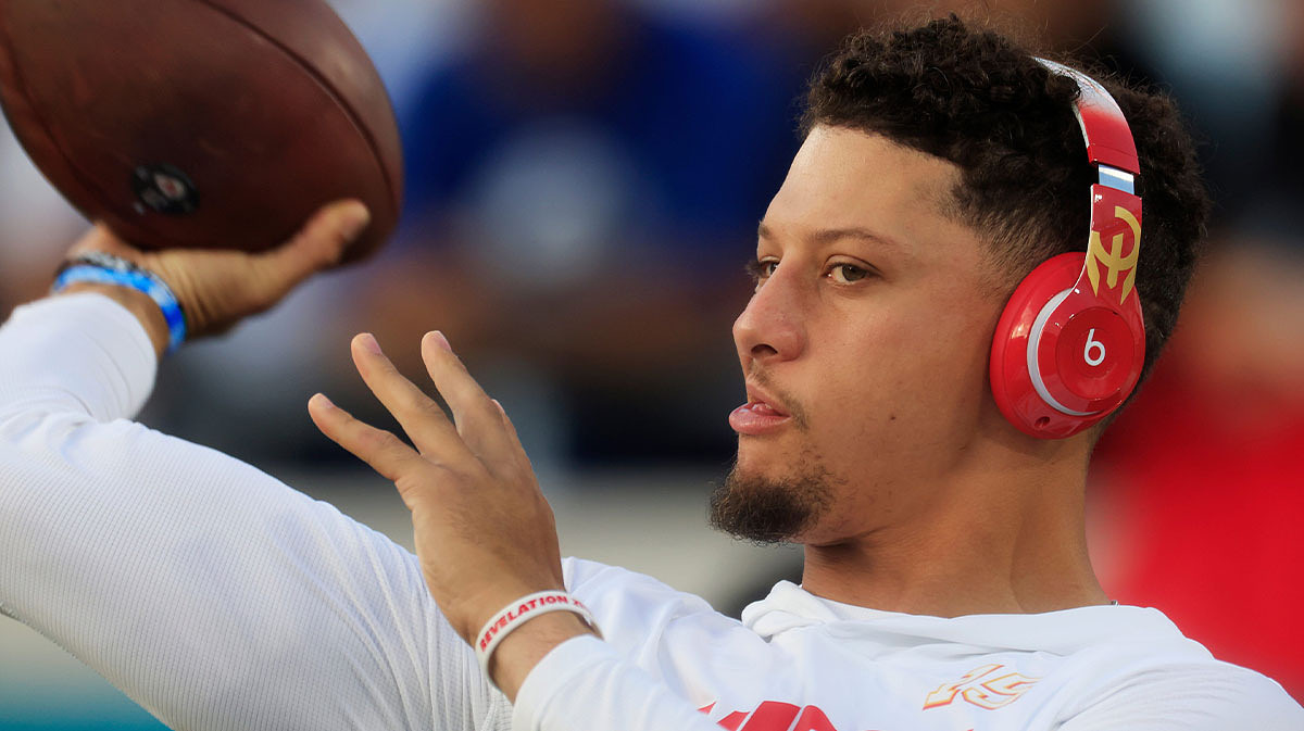 Kansas City Chiefs quarterback Patrick Mahomes (15) warms up before an NFL football matchup at EverBank Stadium