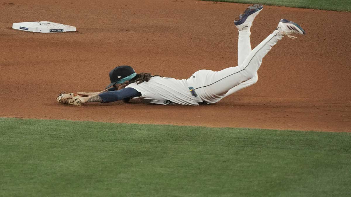 Seattle Mariners shortstop J.P. Crawford (3) misses a grounder in the sixth inning against the Toronto Blue Jays during game three of the ALCS round for the 2025 MLB playoffs at T-Mobile Park.