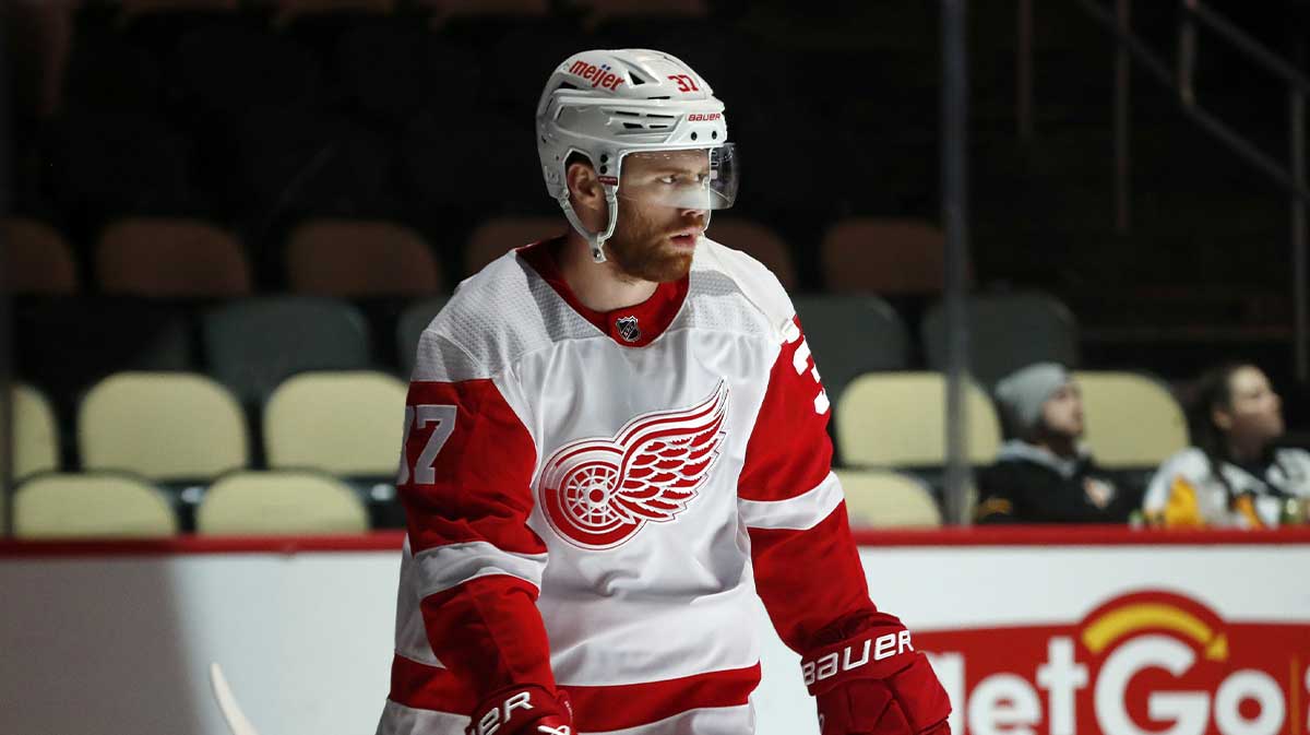 JT Compher’s nifty move opens scoring for Red Wings vs. Sabres