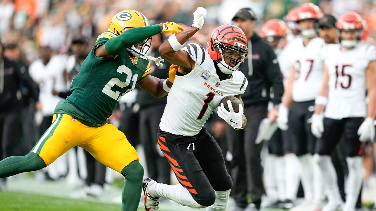 Cincinnati Bengals wide receiver Ja'Marr Chase (1) evades Green Bay Packers cornerback Nate Hobbs (21) after catching a pass in the third quarter at Lambeau Field.