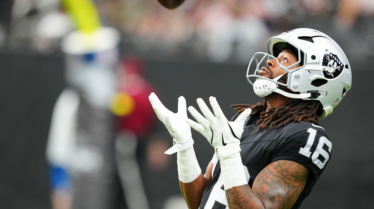 Las Vegas Raiders wide receiver Jakobi Meyers (16) warms up prior to the game against the Chicago Bears at Allegiant Stadium.