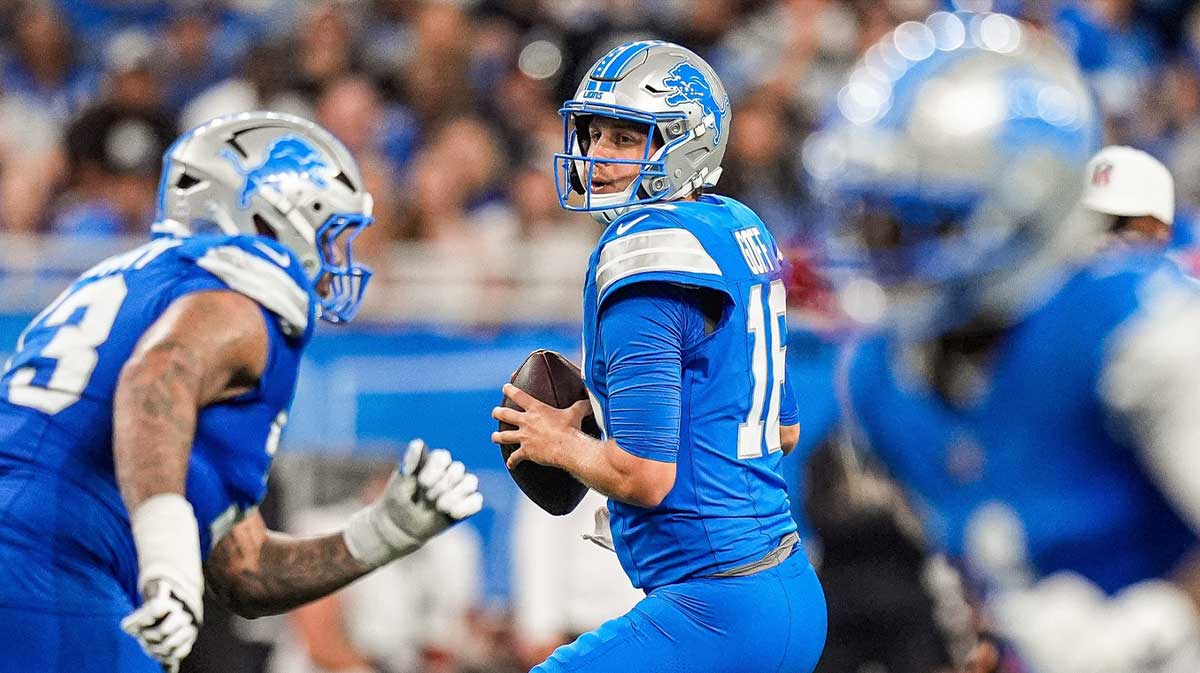 Detroit Lions quarterback Jared Goff (16) looks to pass against Cleveland Browns during the second half at Ford Field in Detroit on Sunday, Sept. 28, 2025.