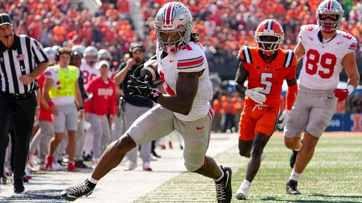 Ohio State Buckeyes wide receiver Jeremiah Smith (4) makes a catch during the NCAA football game against the Illinois Fighting Illini at Gies Memorial Stadium in Champaign on Oct. 11, 2025. Ohio State won 34-16.