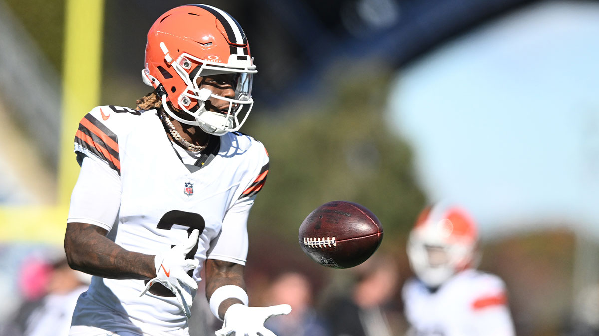 Cleveland Browns wide receiver Jerry Jeudy (3) warms up prior to the first half against the New England Patriots at Gillette Stadium.