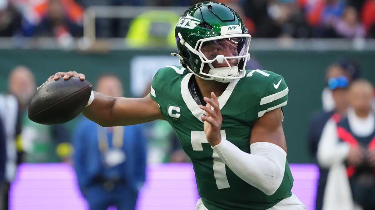 Jets’ Aaron Glenn doubles down on not benching Justin Fields