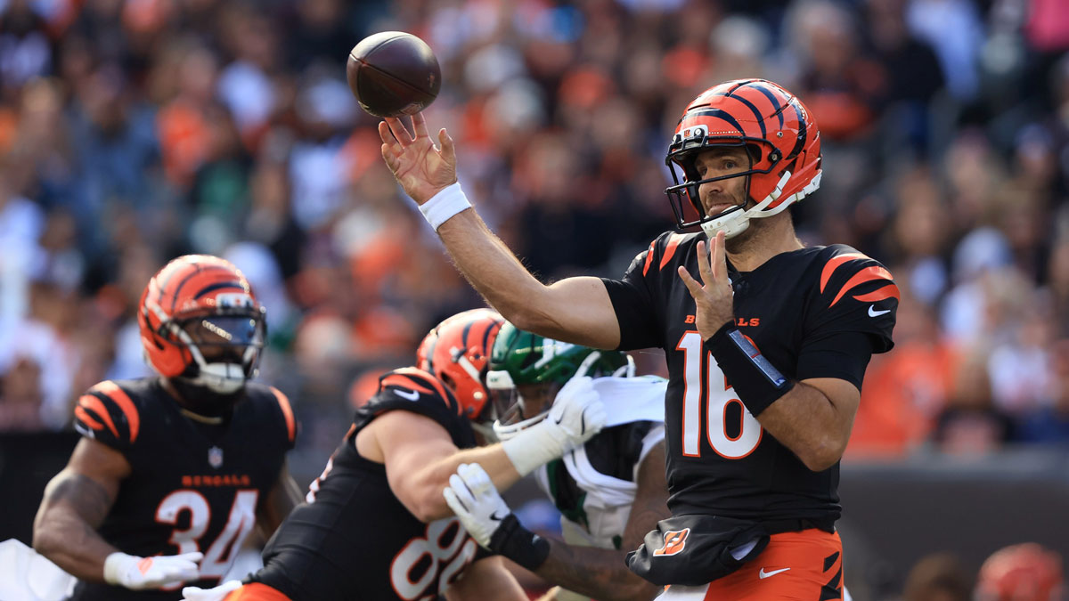Cincinnati Bengals quarterback Joe Flacco (16) throws the ball during the third quarter against the New York Jets at Paycor Stadium.