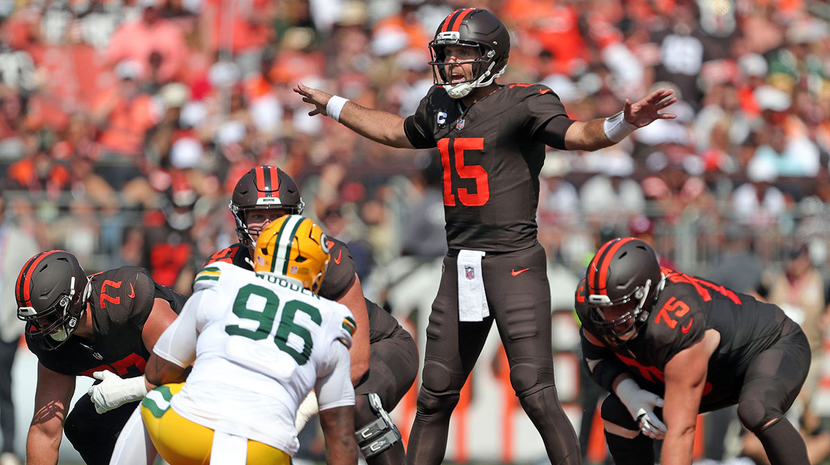 Cleveland Browns quarterback Joe Flacco (15) works the offense during the first half of an NFL football game at Huntington Bank Field, Sept. 21, 2025, in Cleveland, Ohio.