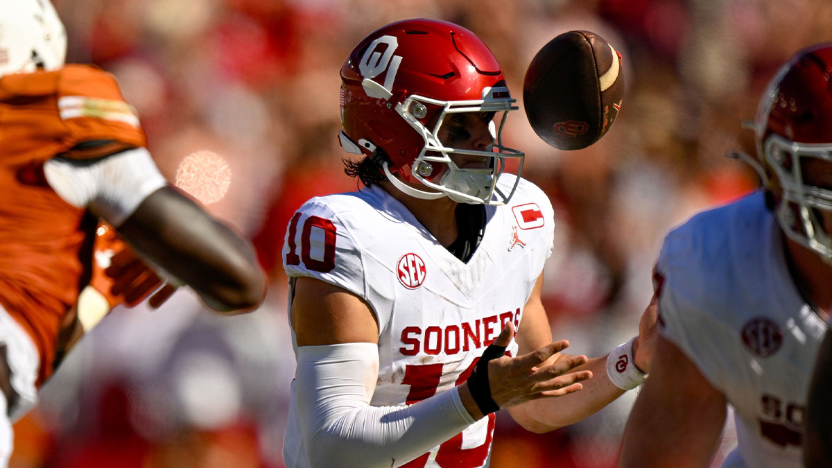Oklahoma Sooners quarterback John Mateer (10) mishandles the snap during the first half against the Texas Longhorns at the Cotton Bowl.