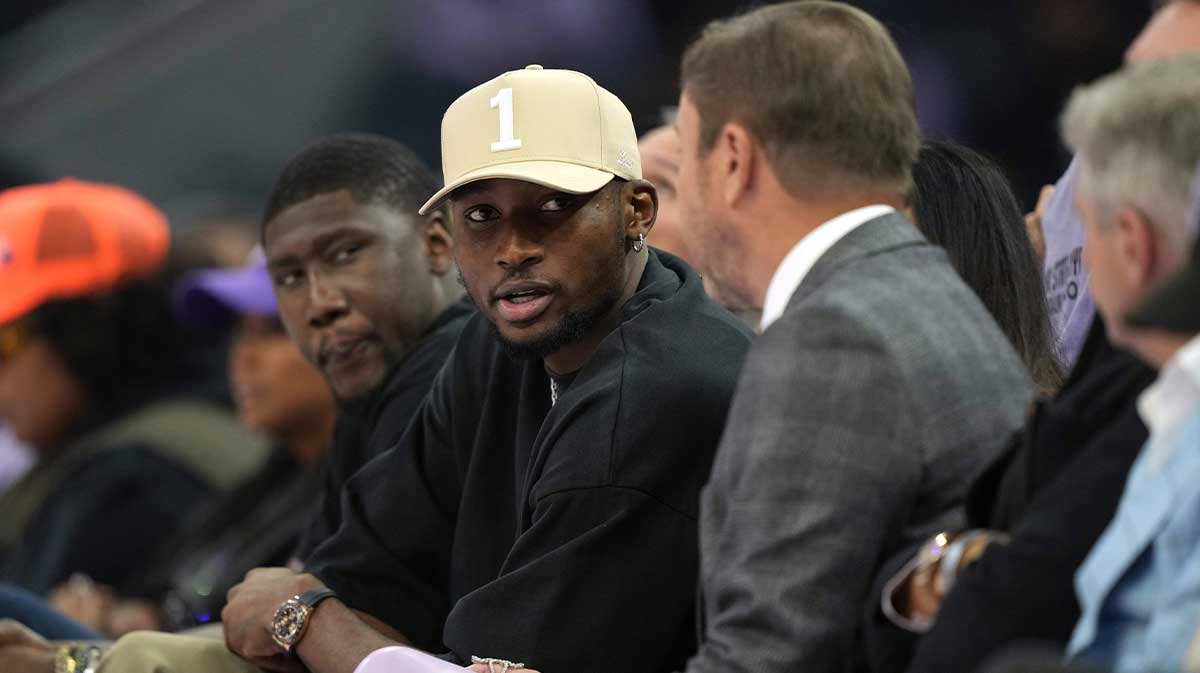 Golden State Warriors forward Jonathan Kuminga (center left) talks with owner Joe Lacob (center right) during the second quarter of the game between the Golden State Valkyries and the Los Angeles Sparks at Chase Center.