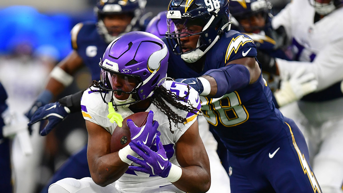 Minnesota Vikings running back Jordan Mason (27) rushes the ball against Los Angeles Chargers linebacker Odafe Oweh (98) during the first half at SoFi Stadium. 