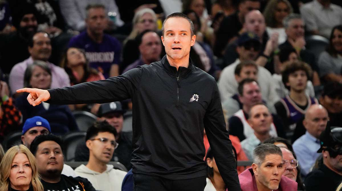 Phoenix Suns head coach Jordan Ott in the second half between the Phoenix Suns and the Utah Jazz at Mortgage Matchup Center.