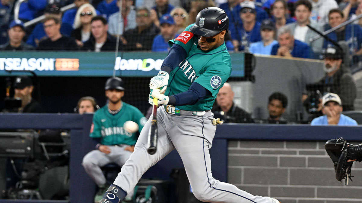 Seattle Mariners second baseman Jorge Polanco (7) hits a three run home run against the Toronto Blue Jays in the fifth inning during game two of the ALCS round for the 2025 MLB playoffs at Rogers Centre.