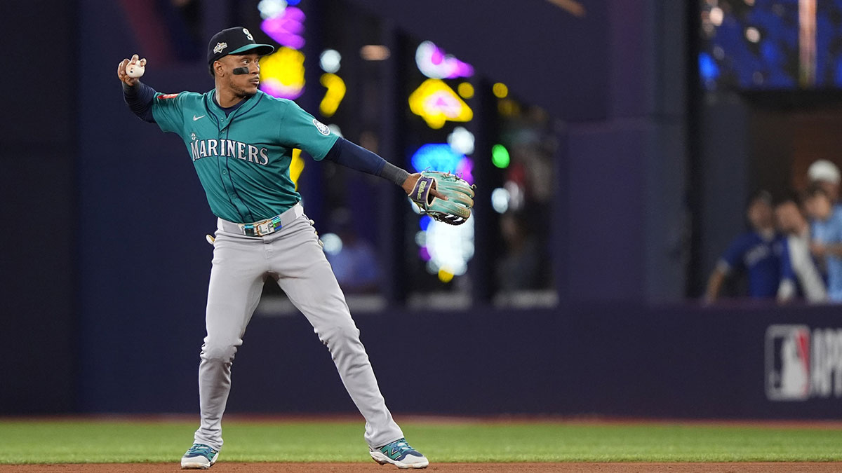 Seattle Mariners second baseman Jorge Polanco (7) throws out Toronto Blue Jays second baseman Andres Gimenez (not pictured) in the fifth inning during game one of the ALCS round for the 2025 MLB playoffs at Rogers Centre.