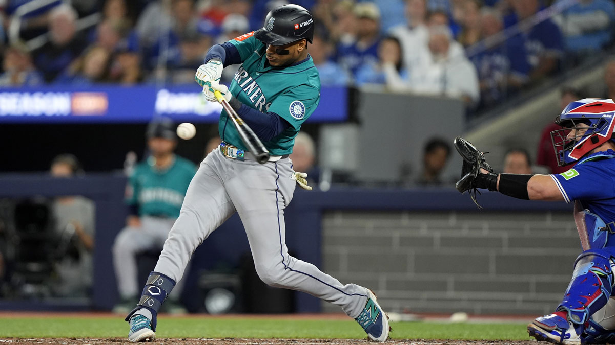 Seattle Mariners second baseman Jorge Polanco (7) hits an RBI single against the Toronto Blue Jays in the eighth inning during game one of the ALCS round for the 2025 MLB playoffs at Rogers Centre.