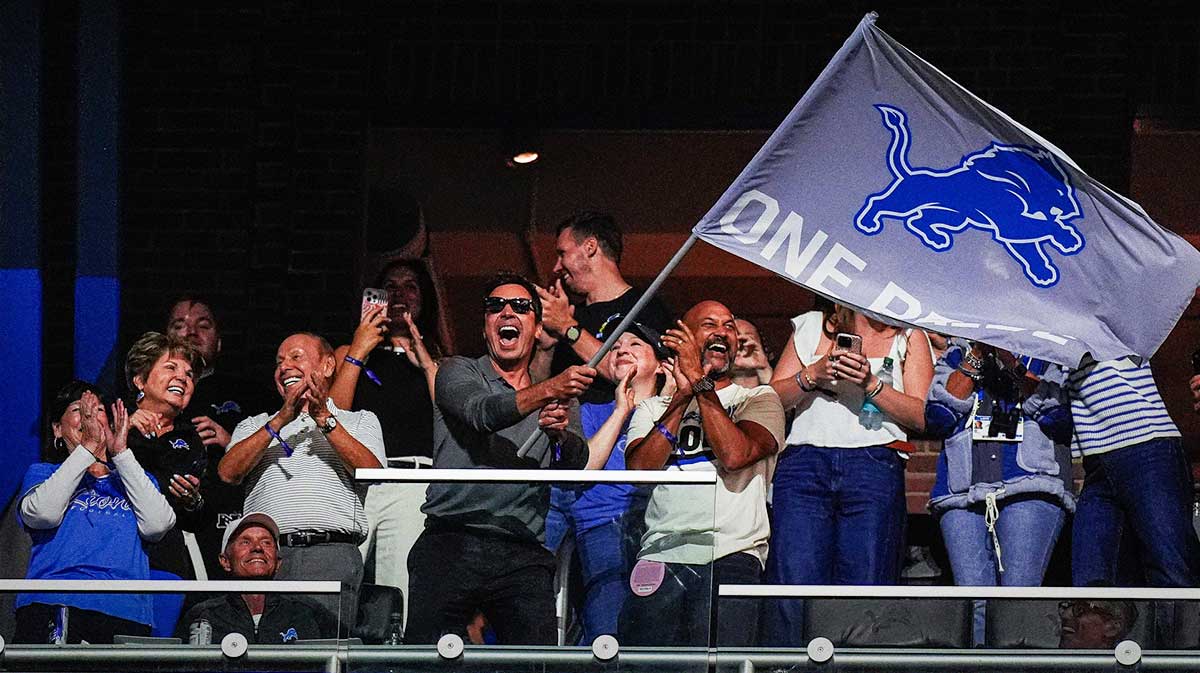 Keegan-Michael Key at Detroit Lions game against the Chicago Bears.