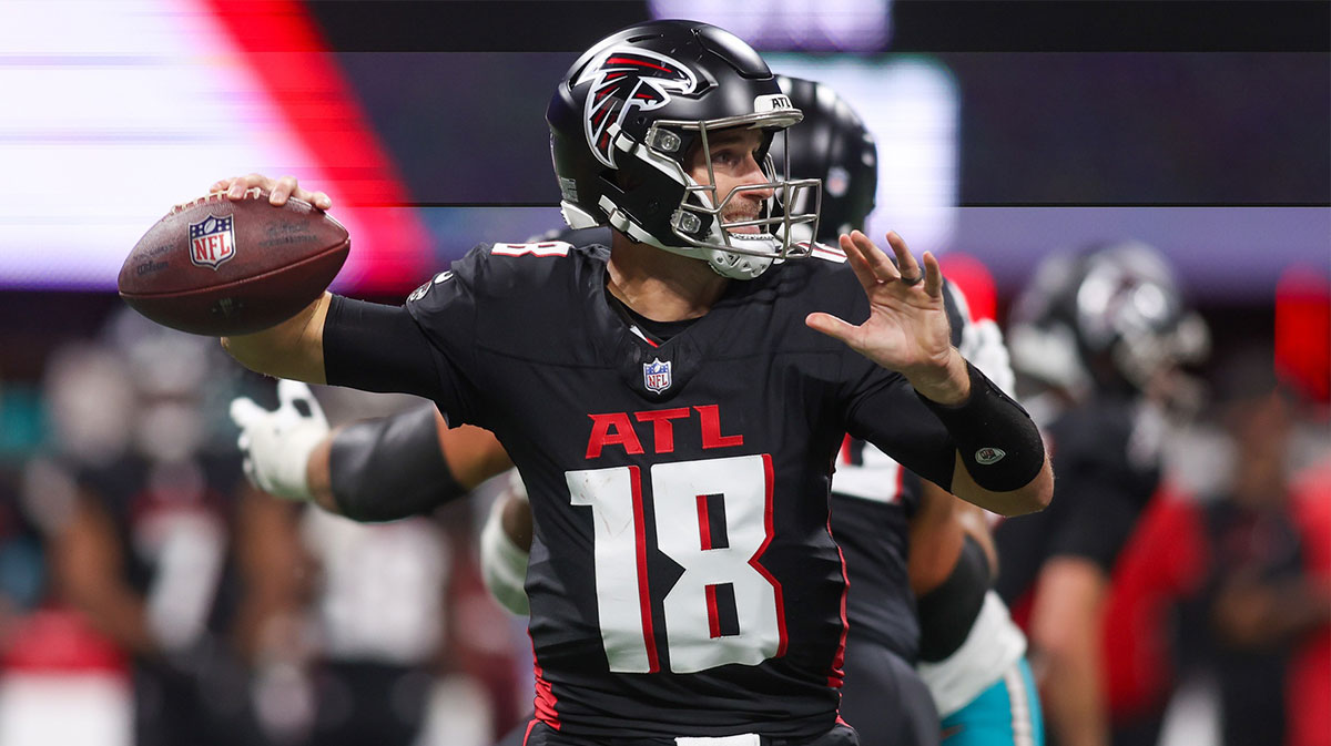 Atlanta Falcons quarterback Kirk Cousins (18) throws a pass against the Miami Dolphins in the fourth quarter at Mercedes-Benz Stadium.