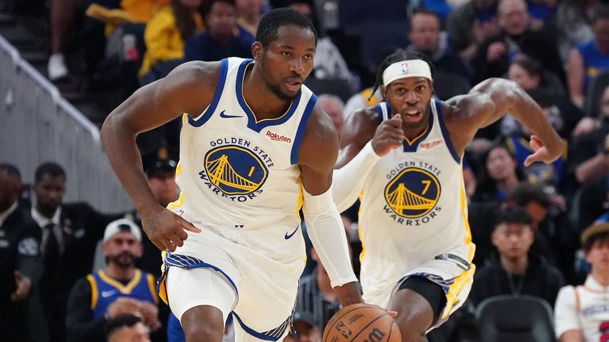 Golden State Warriors forward Jonathan Kuminga (1) dribbles upcourt, as guard Buddy Hield (7) trails, against the Los Angeles Lakers in the third quarter at Chase Center.