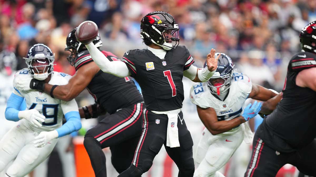 Arizona Cardinals quarterback Kyler Murray (1) looks to throw against the Tennessee Titans during the second quarter at State Farm Stadium.