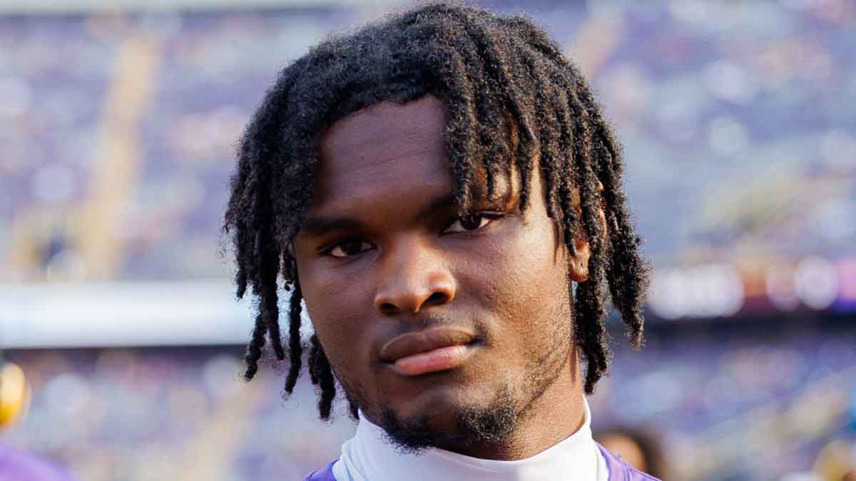 Sep 20, 2025; Baton Rouge, Louisiana, USA; LSU Tigers cornerback Ashton Stamps (1) during warmups before the game against the Southeastern Louisiana Lions at Tiger Stadium. Mandatory Credit: Stephen Lew-Imagn Images