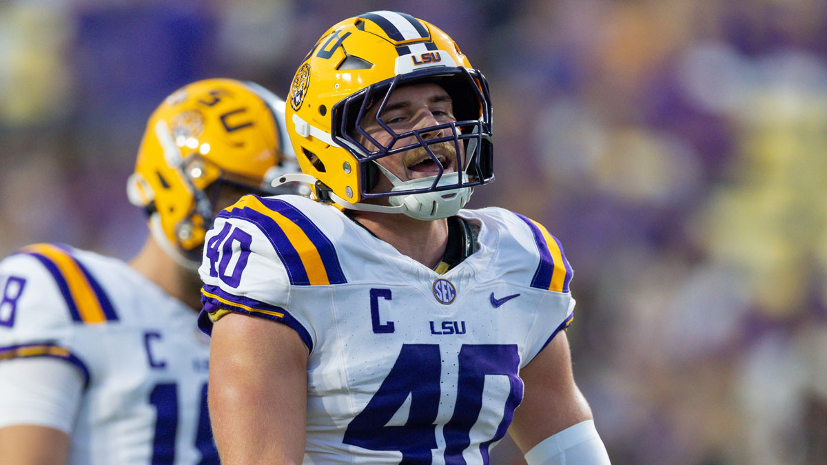 LSU Tigers linebacker Whit Weeks (40) against the South Carolina Gamecocks during the first half at Tiger Stadium.