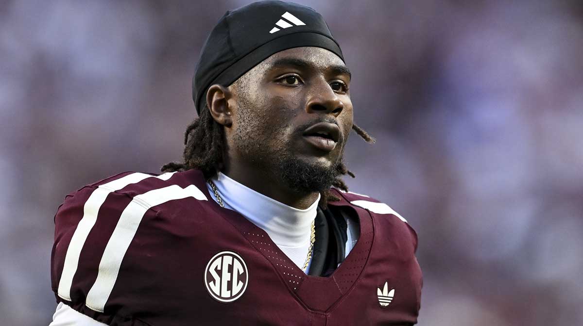 Texas A&M Aggies running back Le'Veon Moss (8) looks on prior to the game against the Florida Gators at Kyle Field.