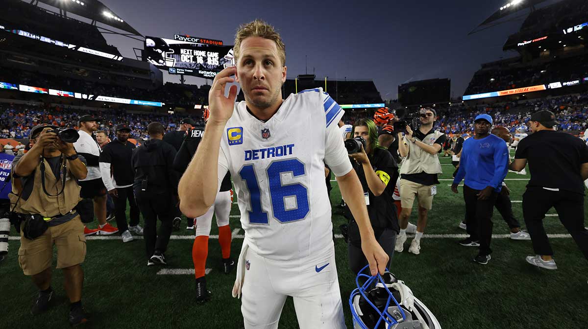 Detroit Lions quarterback Jared Goff (16) salutes the fans following the game against the Cincinnati Bengals at Paycor Stadium.