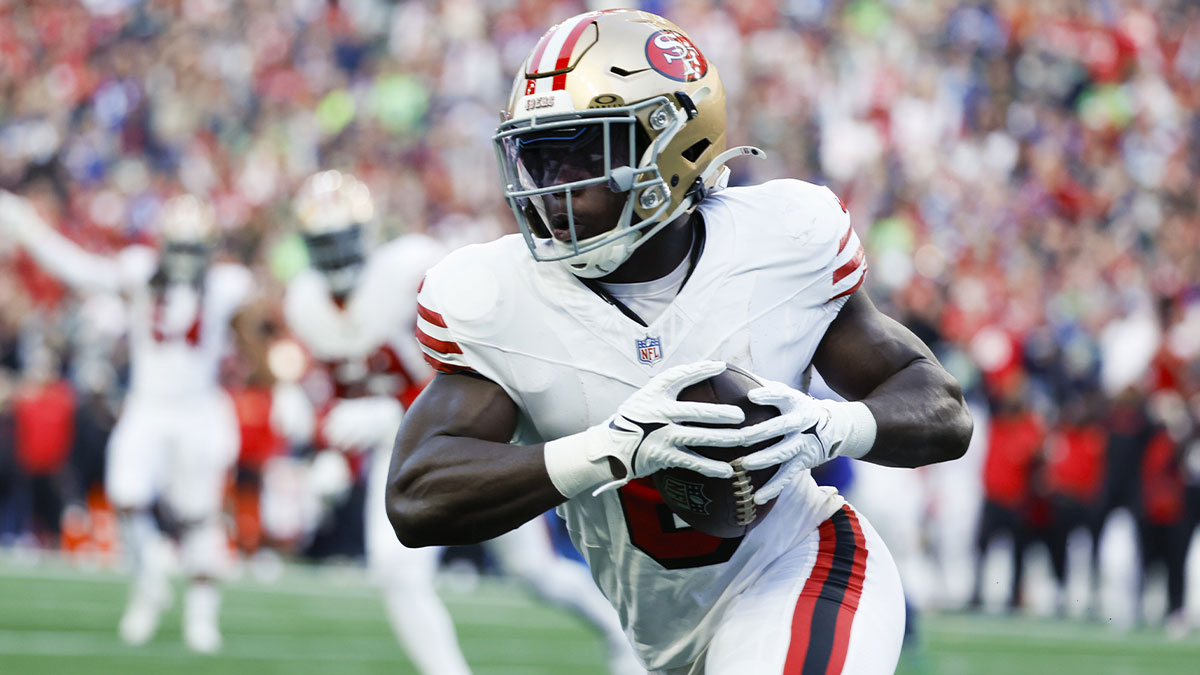 San Francisco 49ers safety Malik Mustapha (6) returns an interception against the Seattle Seahawks during the first quarter at Lumen Field.
