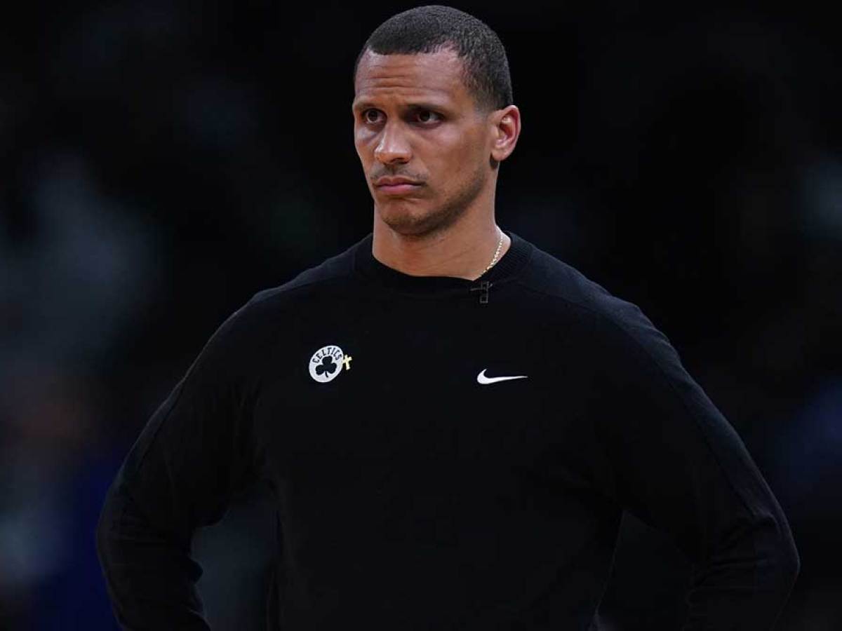 Celtics HC Joe Mazzulla gives honest take on 27-point loss to Rockets